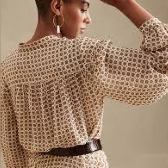 Banana Republic Logo Pleated Midi Dress in Beige White Print Sz XS - Picture 15 of 15